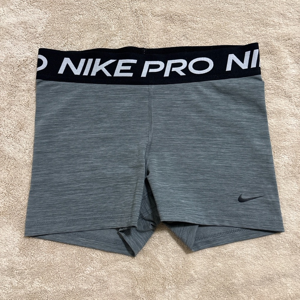 Athletic Shorts Nike Women’s Pro 3” Dri-FIT Gray and Black Size M Mid-Rise